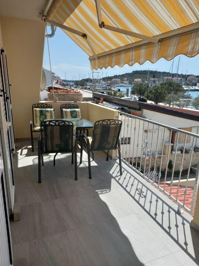 Apartman Rebeka Jezera Luaran gambar