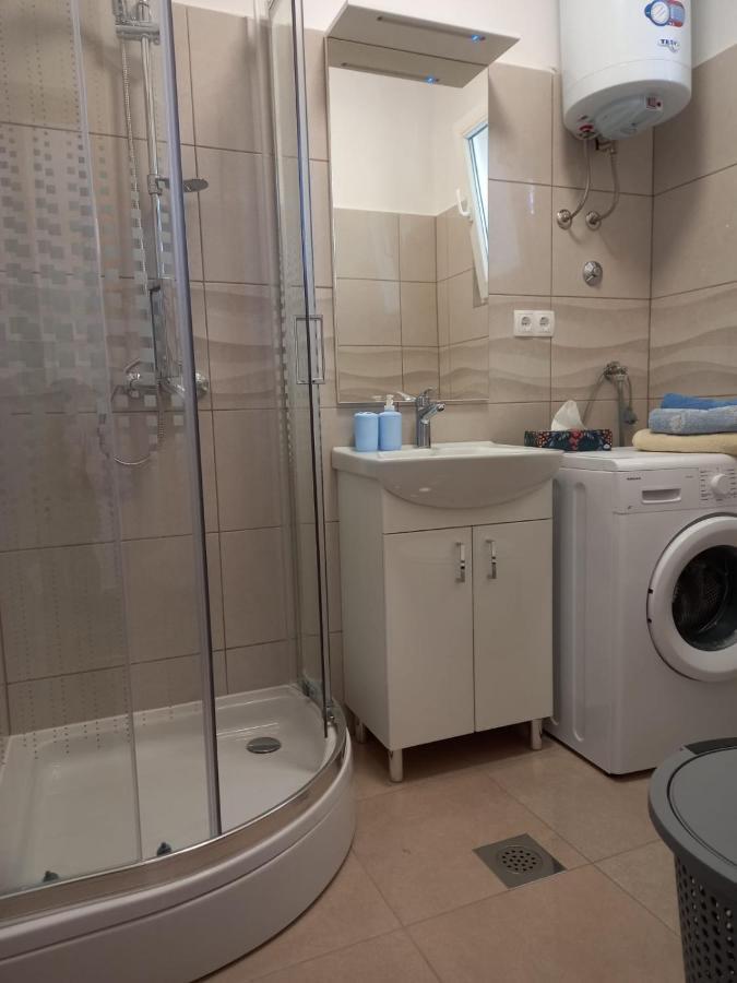Apartman Rebeka Jezera Luaran gambar
